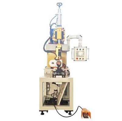 El PLC controla la máquina de soldadura de costura, con un rango de tamaño de 300-900 milímetros y una capacidad nominal de 50 KVA.