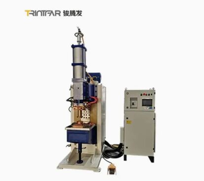 Máquina de soldadura por proyección con transportador de 50 KVA de potencia nominal. Producción en fábrica y venta directa.