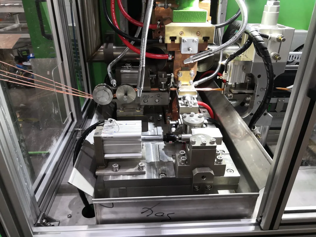 Cobre automático de la soldadora del alambre 120KVA que corta la línea metálica soldador 3
